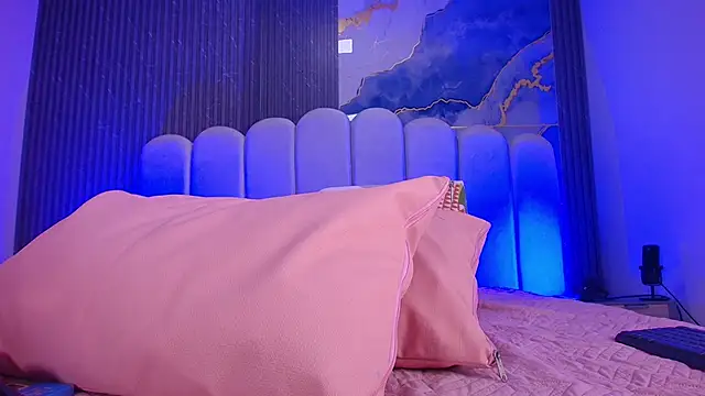 Snapshot of abbyrouss_ chatting on December 4, 3:05 am abbyrouss online show from December 4, 3:05 am