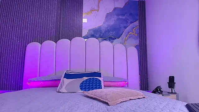 abbyrouss  online show from August 4, 3:10 am