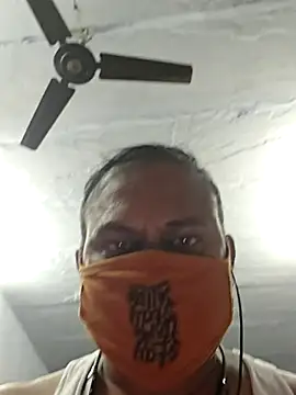 Snapshot of Famit025 chatting on December 4, 4:27 pm Famit025 online show from December 4, 4:27 pm