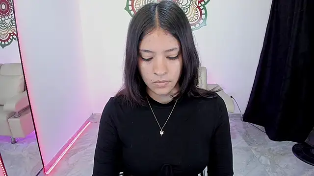 Snapshot of Candy_fox_19 chatting on June 23, 3:32 pm Candy fox 19 online show from June 23, 3:32 pm