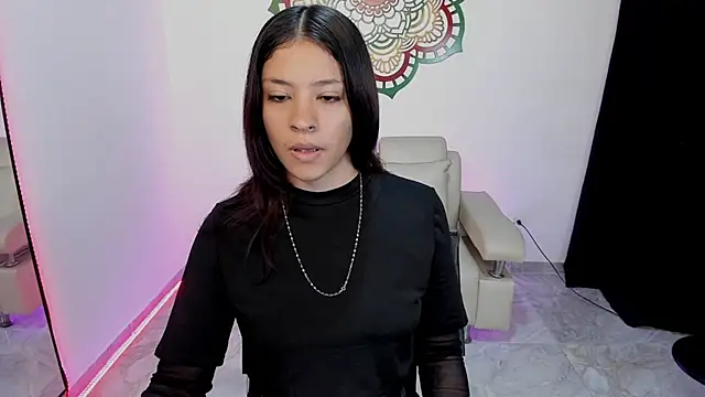 Snapshot of Candy_fox_19 chatting on July 9, 3:05 pm Candy fox 19 online show from July 9, 3:05 pm