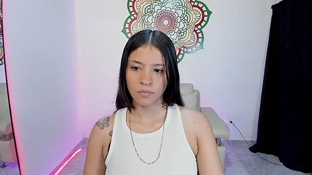 Snapshot of Candy_fox_19 chatting on July 22, 4:32 pm Candy fox 19 online show from July 22, 4:32 pm