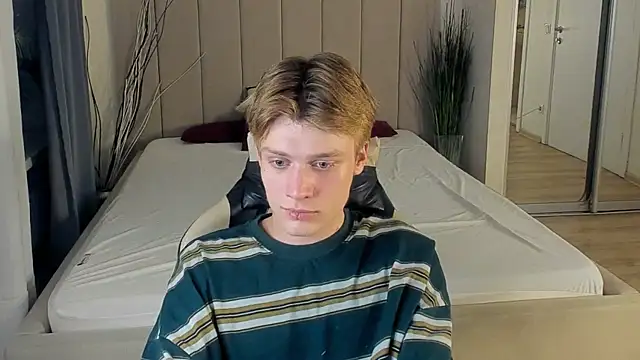 Snapshot of LouieEvans chatting on September 29, 5:40 pm LouieEvans online show from September 29, 5:40 pm