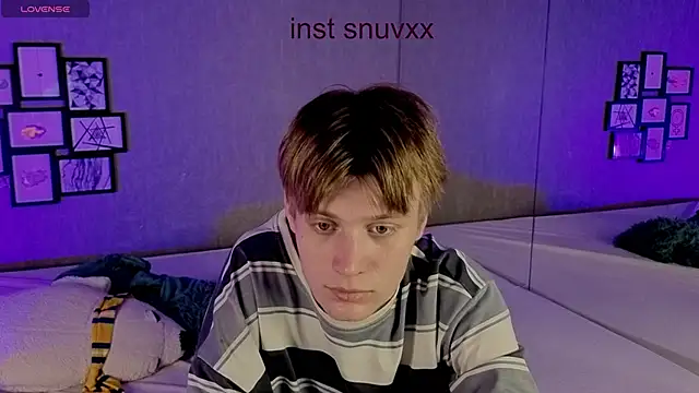 Snapshot of LouieEvans chatting on October 11, 4:12 am LouieEvans online show from October 11, 4:12 am