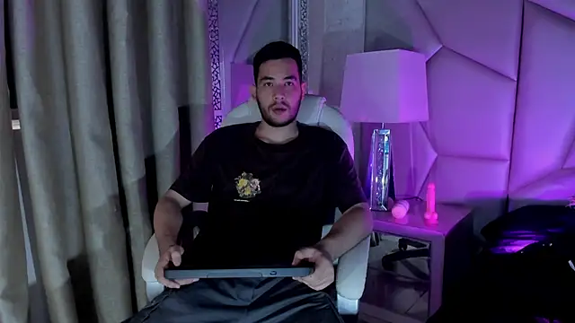 Snapshot of matti_de_lucaa chatting on September 17, 5:25 pm matti de lucaa online show from September 17, 5:25 pm