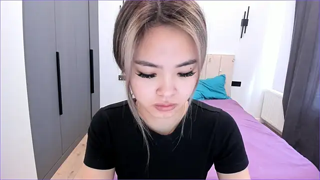 Snapshot of Maakimita chatting on November 18, 6:18 am Maakimita online show from November 18, 6:18 am