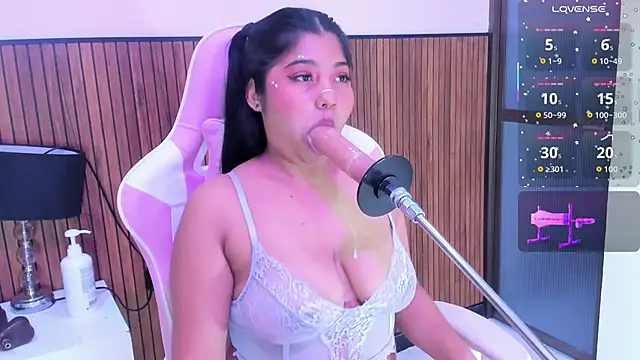 Snapshot of mysticlatina1 chatting on November 4, 12:04 pm mysticlatina1 online show from November 4, 12:04 pm