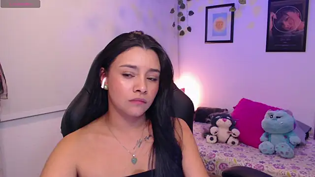 MarilynWhite  online show from October 5, 11:24 pm