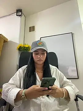 Snapshot of MarilynWhite_ chatting on October 25, 3:47 am MarilynWhite online show from October 25, 3:47 am