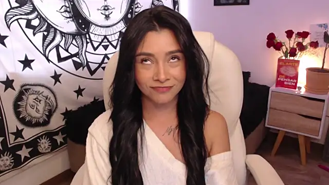 Snapshot of MarilynWhite_ chatting on November 5, 10:10 pm MarilynWhite online show from November 5, 10:10 pm