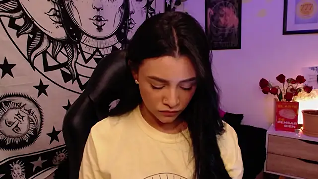 Snapshot of MarilynWhite_ chatting on November 7, 2:00 am MarilynWhite online show from November 7, 2:00 am