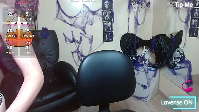 Snapshot of Bom_BomXX chatting on October 30, 2:13 am Bom BomXX online show from October 30, 2:13 am