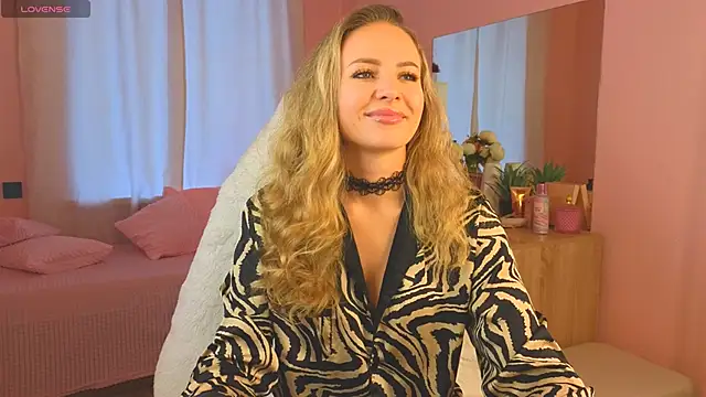 Snapshot of Hloya_Mei chatting on September 19, 3:08 am Hloya Mei online show from September 19, 3:08 am