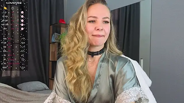 Snapshot of Hloya_Mei chatting on October 23, 2:44 am Hloya Mei online show from October 23, 2:44 am