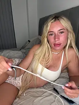 SexySaraxxoo online show from June 16, 9:28 pm