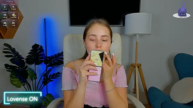 Sweet  Amily online show from September 30, 6:18 am