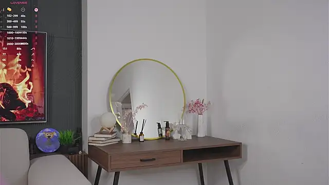 EmelySwickheimer online show from October 16, 7:04 pm