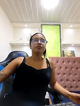 susan mooree online show from November 7, 7:03 pm