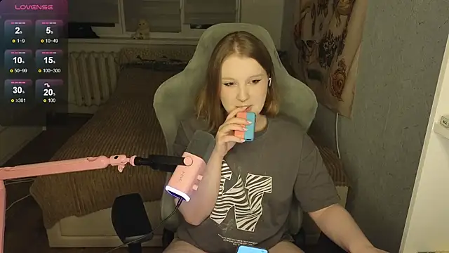 OliviaBlade online show from October 18, 1:56 pm