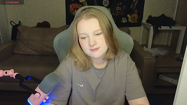 OliviaBlade online show from November 30, 1:37 pm