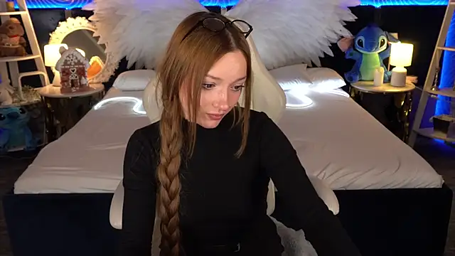 FoxyMayy online show from December 4, 1:53 pm