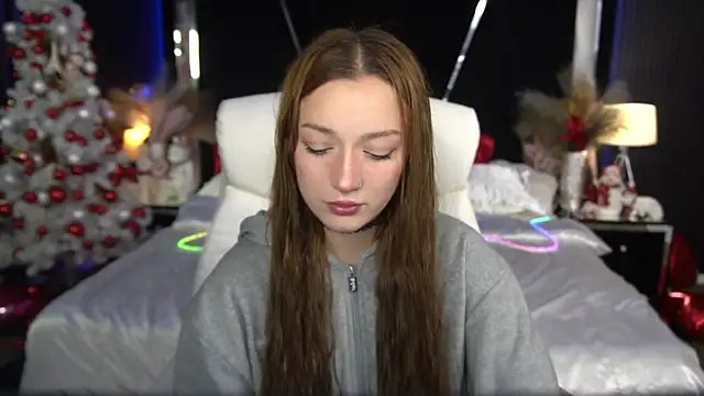 FoxyMayy online show from December 13, 9:09 pm