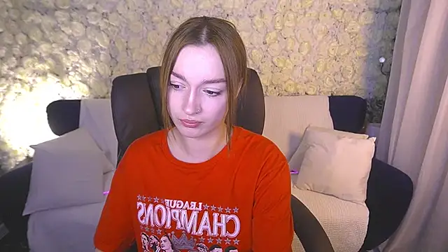 Snapshot of FoxyMayy chatting on June 14, 7:49 pm FoxyMayy online show from June 14, 7:49 pm