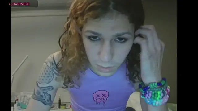 Snapshot of cuddlyavenue chatting on October 2, 3:13 am cuddlyavenue online show from October 2, 3:13 am