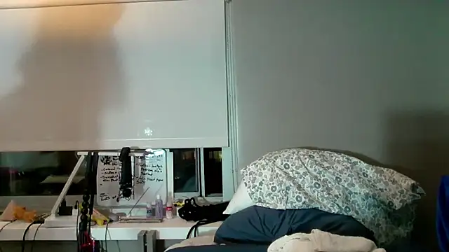 Snapshot of cuddlyavenue chatting on October 13, 1:38 am cuddlyavenue online show from October 13, 1:38 am