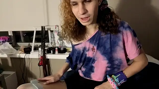 cuddlyavenue online show from November 3, 2:46 am