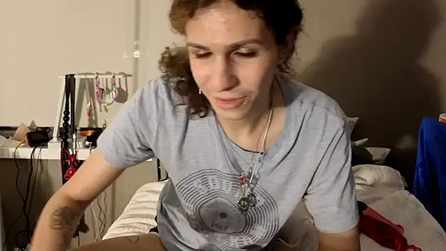 Snapshot of cuddlyavenue chatting on November 6, 2:12 am cuddlyavenue online show from November 6, 2:12 am