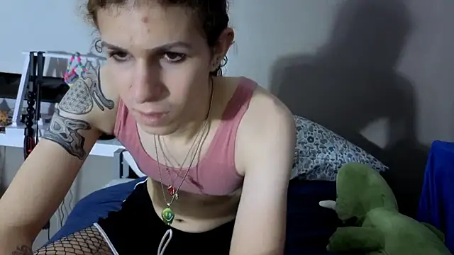 Snapshot of cuddlyavenue chatting on November 9, 2:54 am cuddlyavenue online show from November 9, 2:54 am