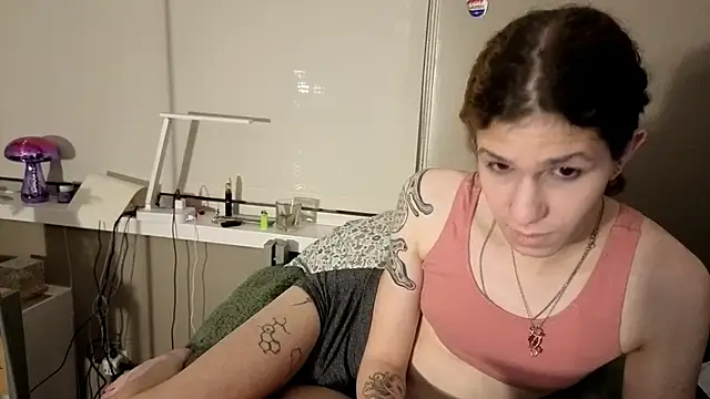 Snapshot of cuddlyavenue chatting on November 30, 2:26 am cuddlyavenue online show from November 30, 2:26 am