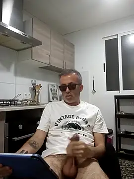 EmilioTaladdro online show from May 1, 7:51 pm