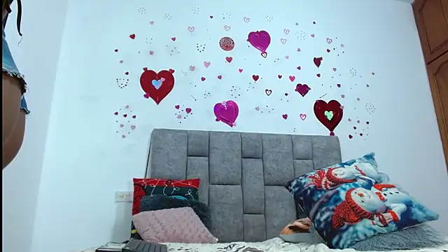 Snapshot of ebony_joness chatting on December 14, 5:07 pm ebony joness online show from December 14, 5:07 pm