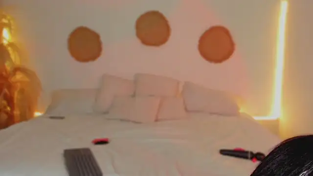 Snapshot of AliisonWells chatting on November 24, 9:25 pm AliisonWells online show from November 24, 9:25 pm