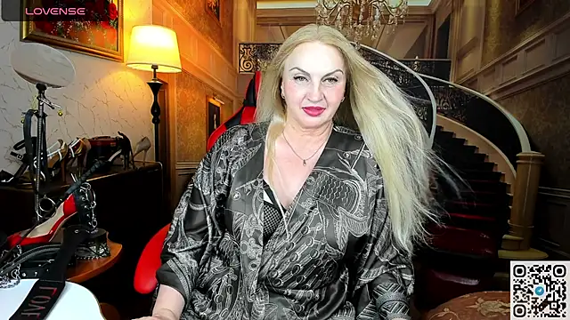 Nina Devillle online show from July 26, 3:30 pm