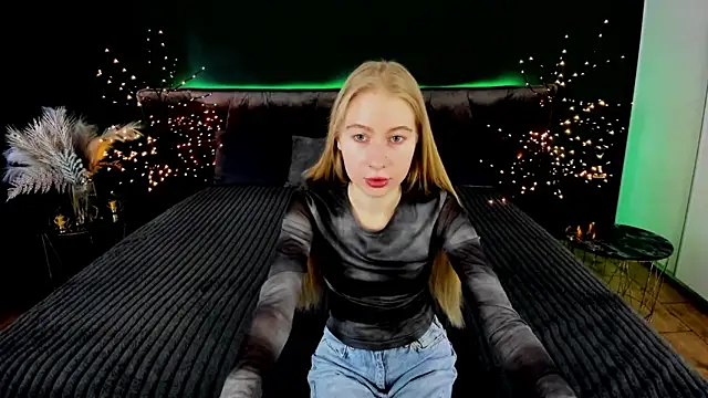 Snapshot of Alina_Blonde chatting on September 14, 12:04 pm Alina Blonde online show from September 14, 12:04 pm