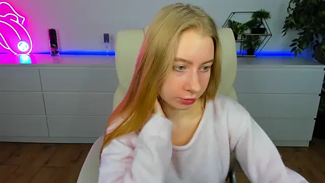 Alina Blonde online show from January 19, 6:50 am