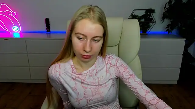 Alina Blonde online show from March 1, 6:37 am