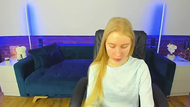 Alina Blonde online show from March 18, 6:49 am