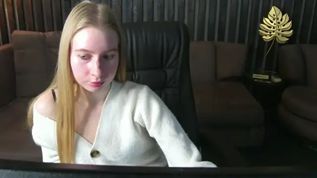 Alina Blonde online show from March 24, 6:51 am