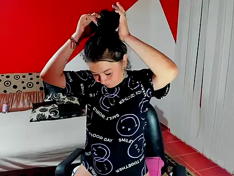 Snapshot of Soffy_Skye chatting on November 7, 4:12 am Soffy Skye online show from November 7, 4:12 am