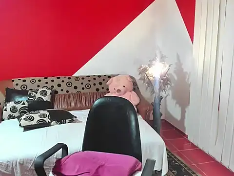 Snapshot of Soffy_Skye chatting on November 28, 4:15 am Soffy Skye online show from November 28, 4:15 am