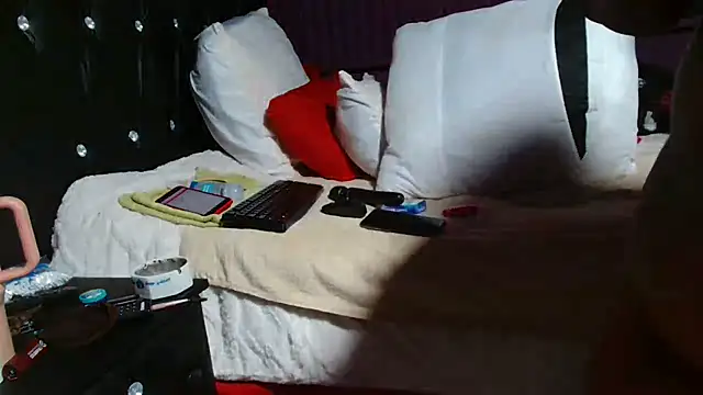 Snapshot of Bustyboobs02xx chatting on May 3, 7:36 am Bustyboobs02xx online show from May 3, 7:36 am