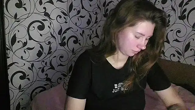 Snapshot of YourEmilie chatting on October 31, 5:47 pm YourEmilie online show from October 31, 5:47 pm