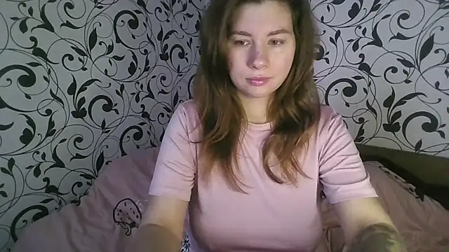 Snapshot of YourEmilie chatting on November 8, 11:21 am YourEmilie online show from November 8, 11:21 am