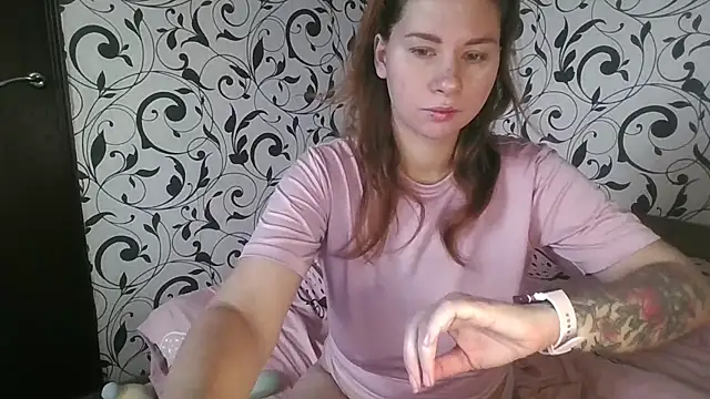 Snapshot of YourEmilie chatting on November 10, 11:09 am YourEmilie online show from November 10, 11:09 am