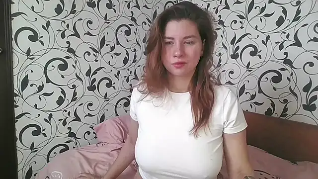 Snapshot of YourEmilie chatting on November 14, 8:46 am YourEmilie online show from November 14, 8:46 am