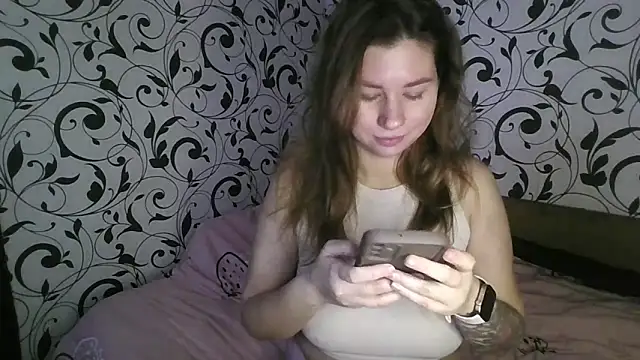 Snapshot of YourEmilie chatting on November 24, 8:25 am YourEmilie online show from November 24, 8:25 am